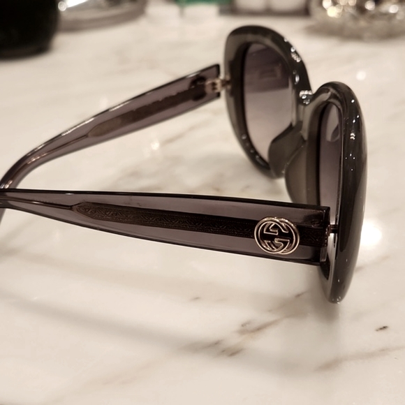 AUTHENTIC GUCCI SUNGLASSES - Picture 4 of 8